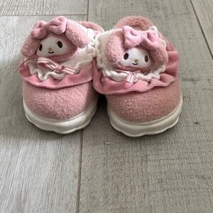 SHEIN Pink Character Kids Slippers